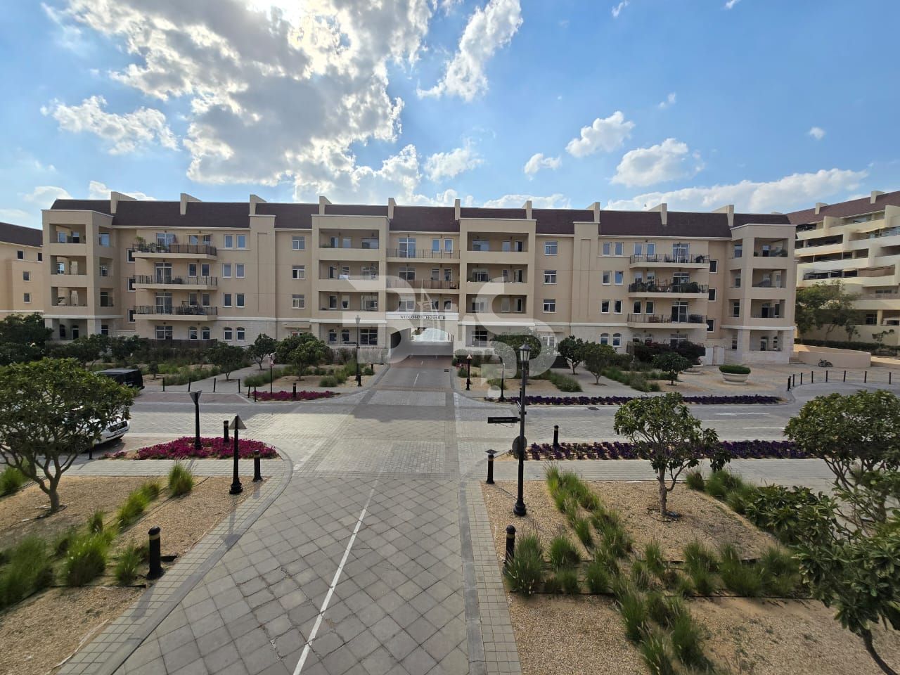 Full Bright- Community View- Spacious 1 Bed Room