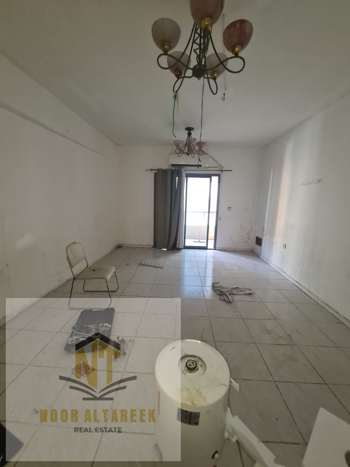 Al Majaz 3 apartment has three rooms, a living room, three bathrooms, and a balcony