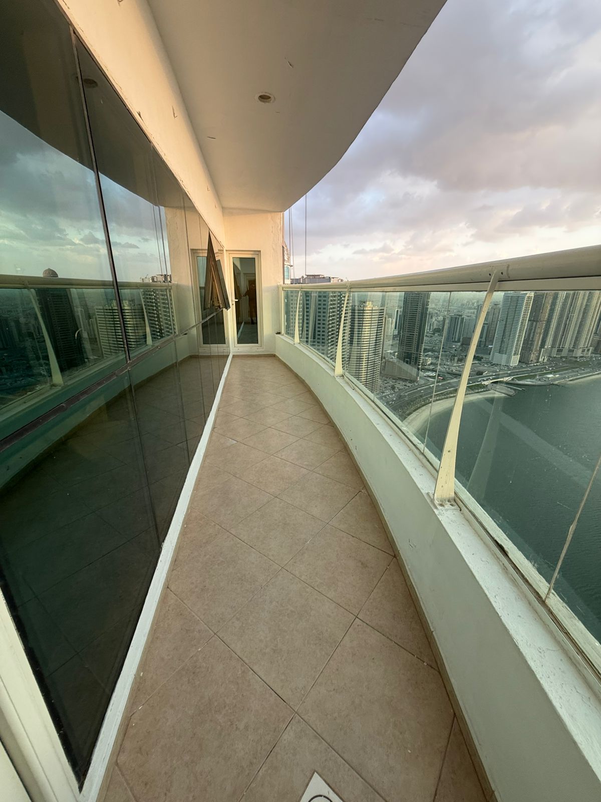 For Sale in Sharjah – Al Khan Luxury apartment on the 47th floor with stunning panoramic views 2 Bedrooms + Spacious Living Room Storage Ro