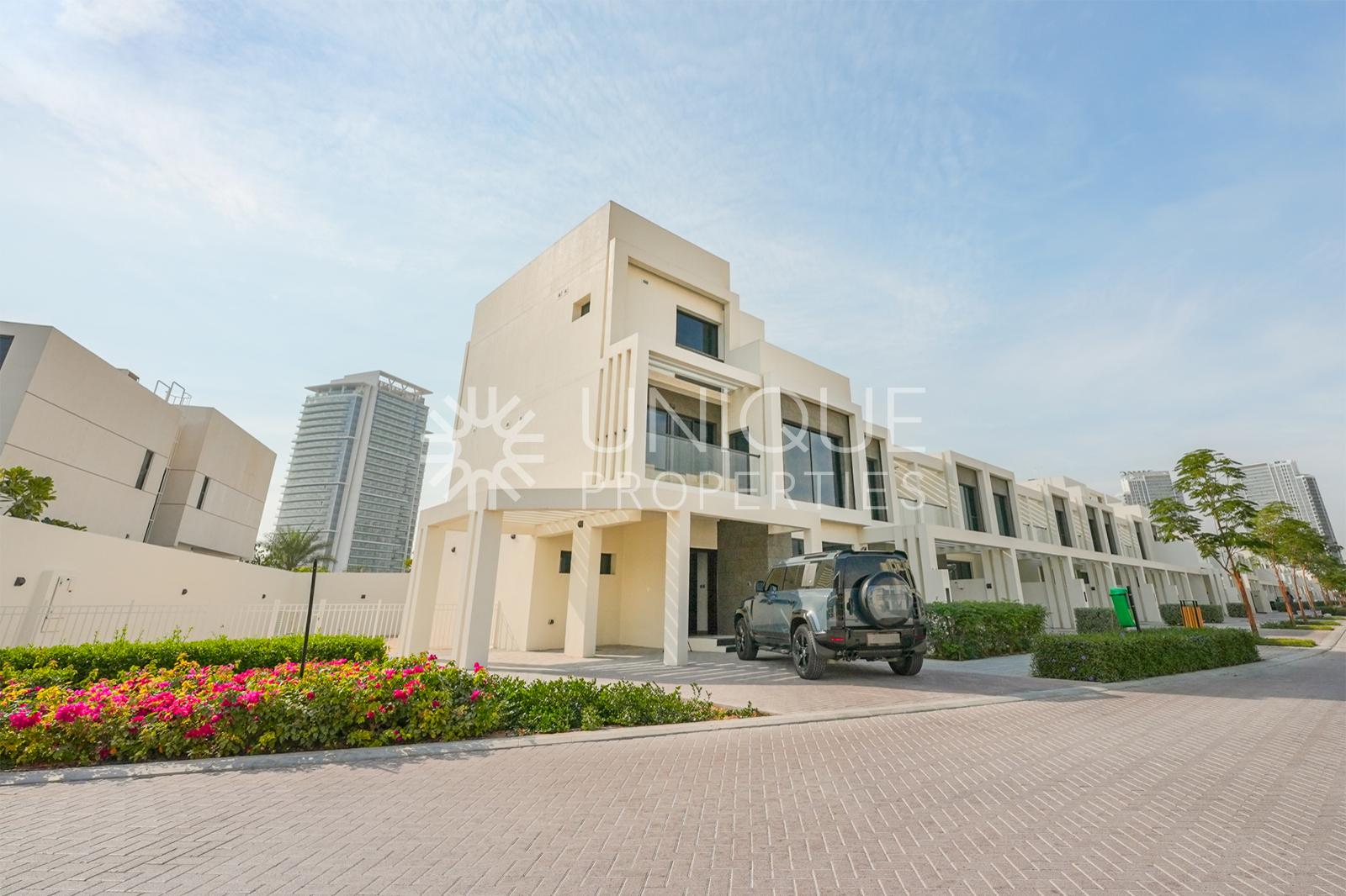 Corner | Full Golf Course View | Huge Layout