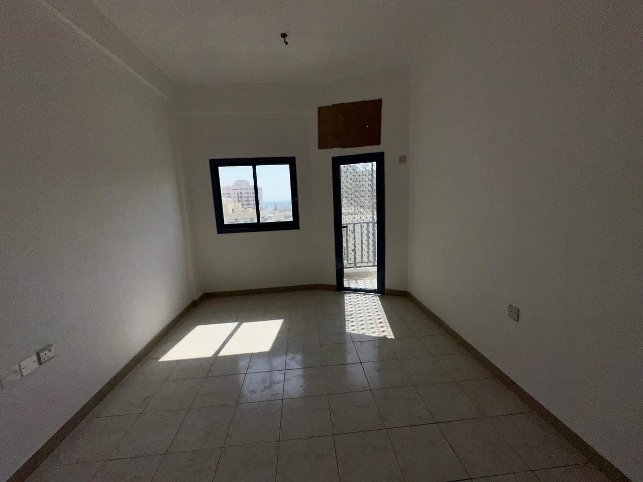 Offer Price 1bhk With Balcony Close To Rolla Park In 24k*