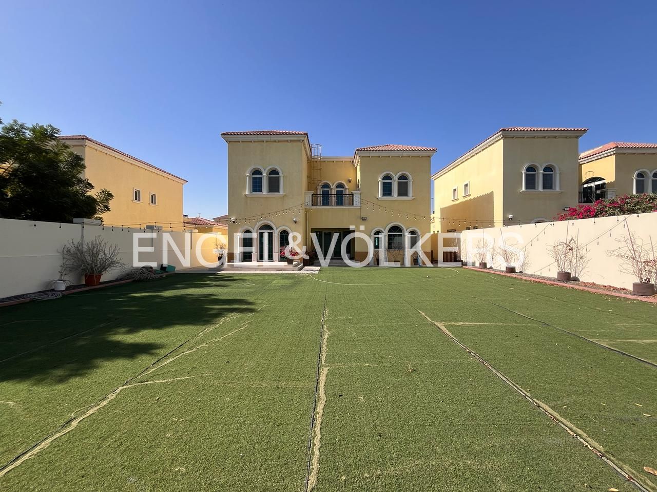 Internal | Landscaped | Away From Cables | Vacant