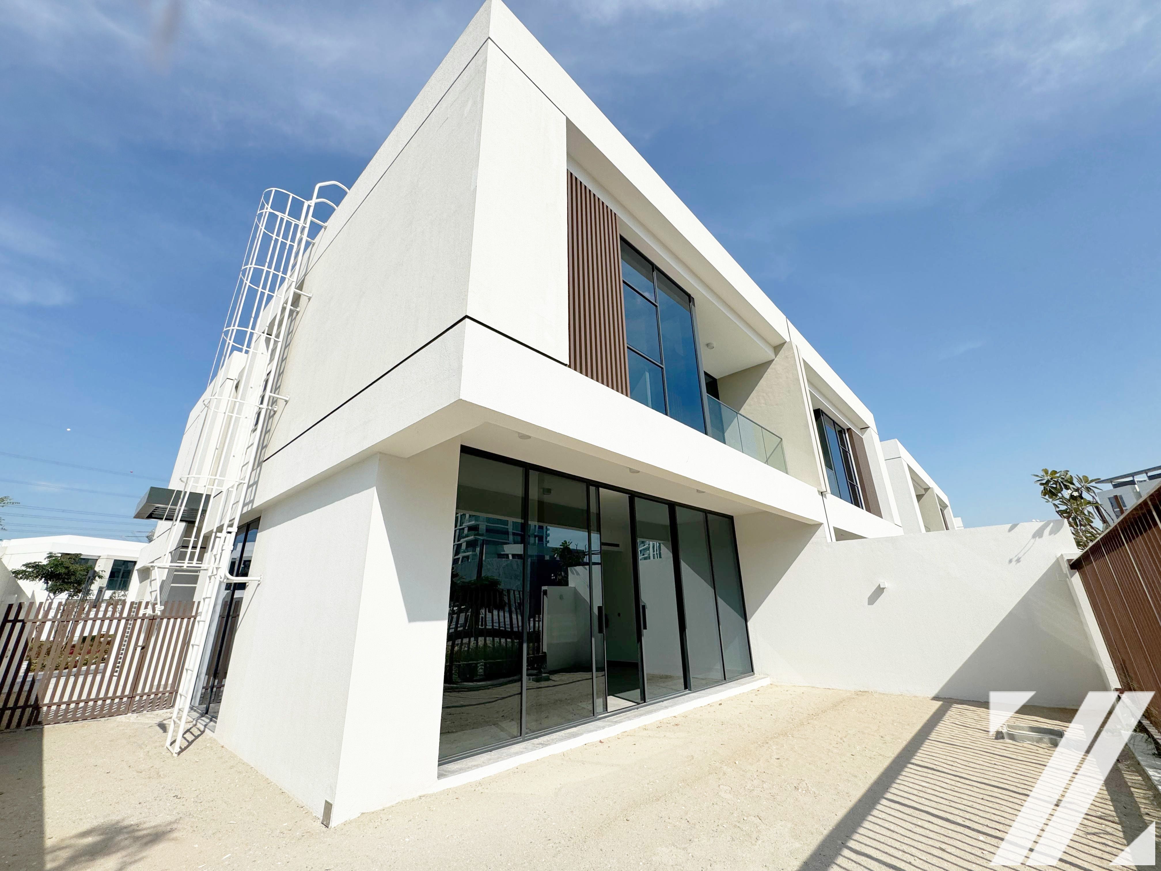 Bright Unit | Modern Design | Multiple Cheques