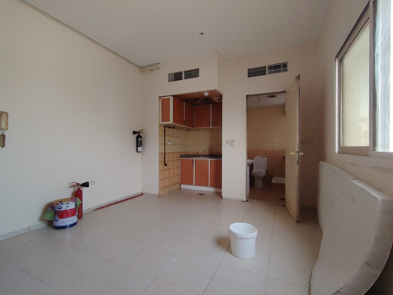 Studio With Split AC 4 Bachelors Allowed In 19k Yearly