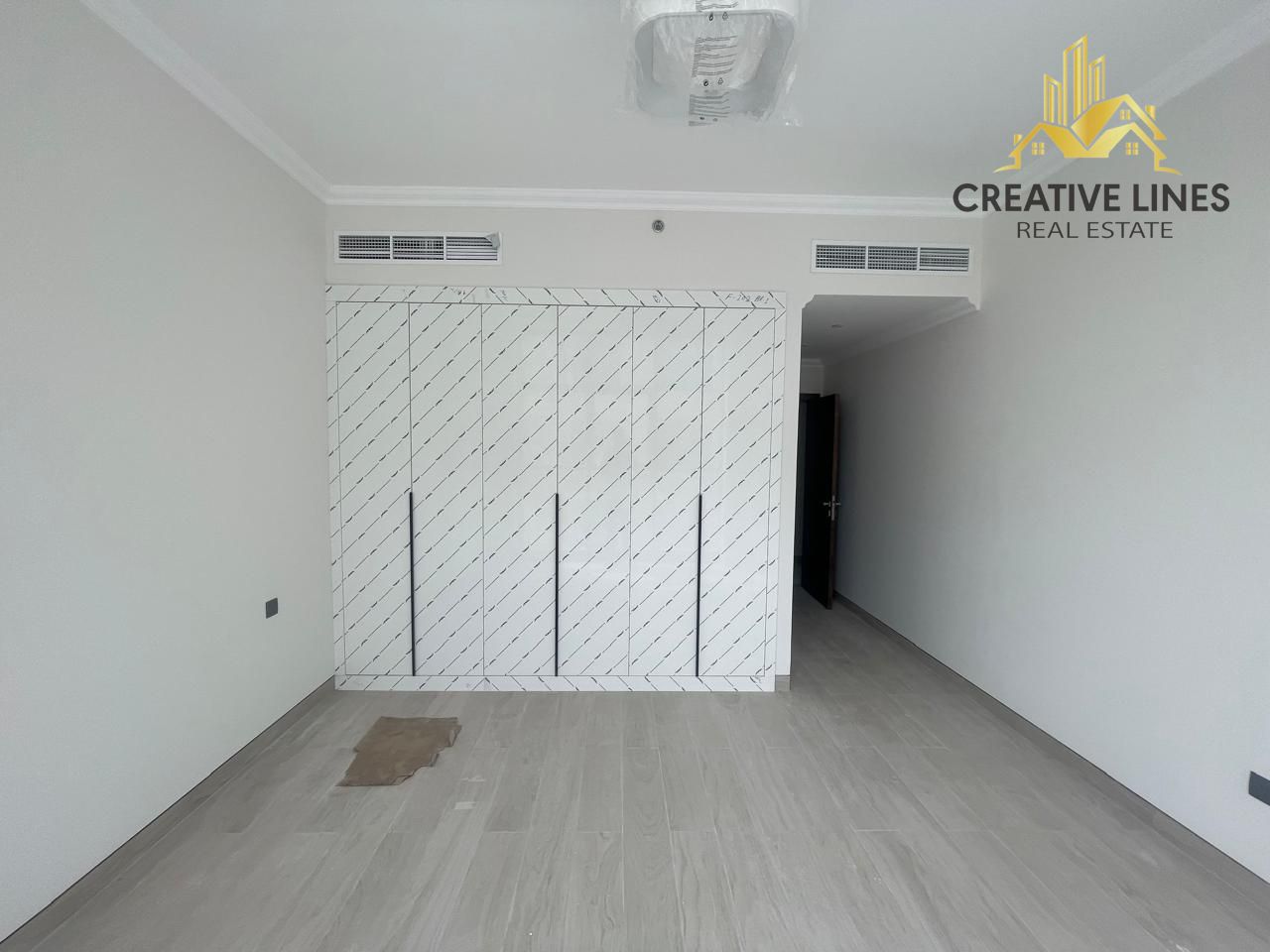 BRAND NEW//LUXURY APARTMENT//VERY SPACIOUS//PRIME LOCATION