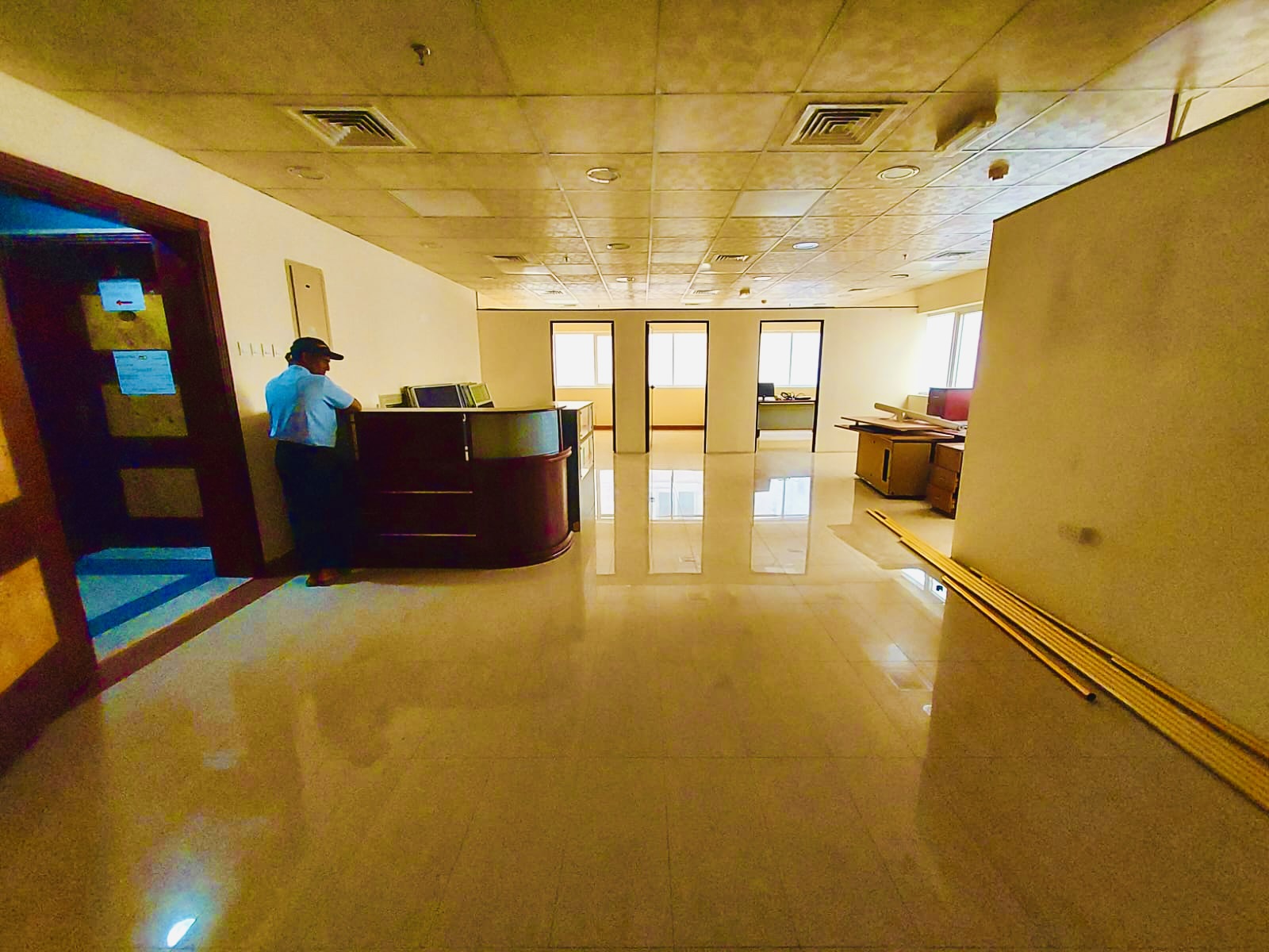 Lavish office Nair Medina shopping Centre full office Building Need and Kaleen Sharjah