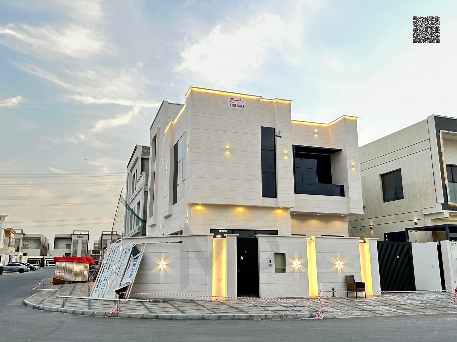 For sale, a distinctive villa in the Al Yasmeen area - Ajman Two floors + roof, strategic corner location, including water, electricity and air condit
