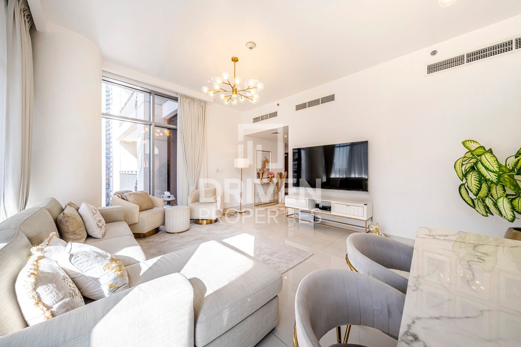 Available End of March | Mid Floor | Furnished