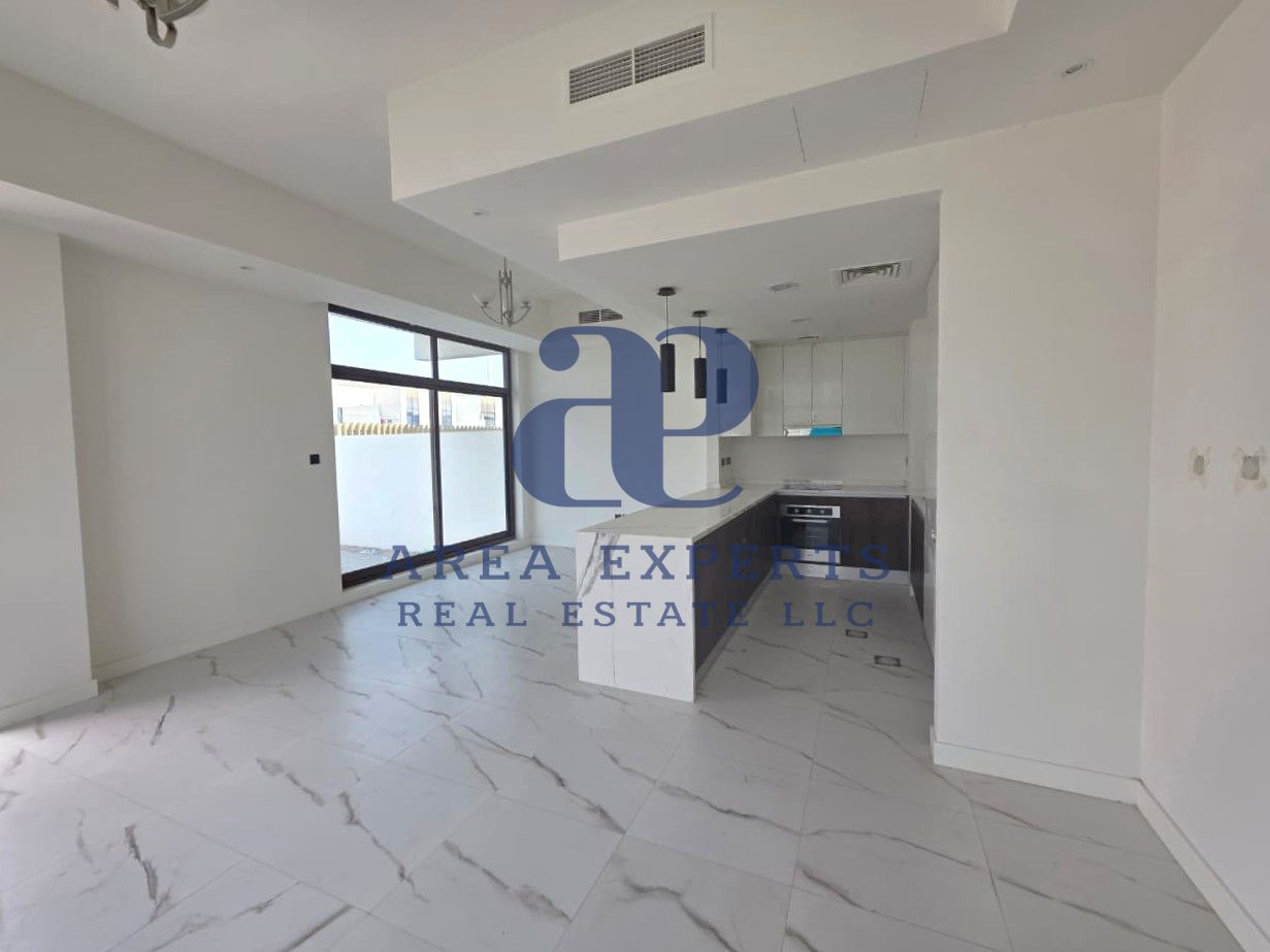 Huge Plot | Corner-Unit Villa | Area Expert
