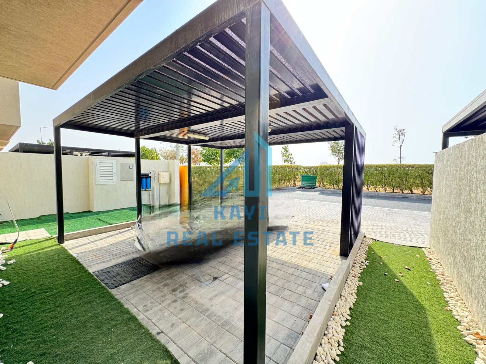 Corner 3-Bedroom Townhouse Villa with L-Shape Garden