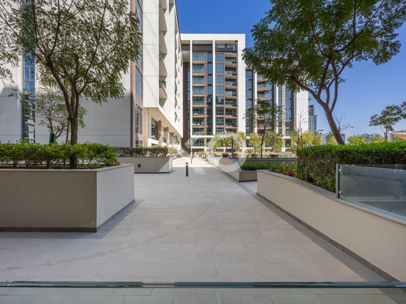 Large Terrace | Vacant | Private