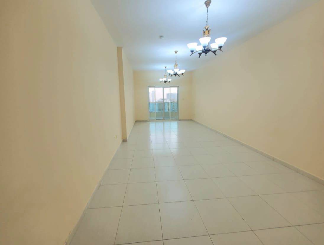 Luxury 2bhk 3 washroom 2 full master bedroom parking free rent 55k 6cheque payment Near by Sahara mall only for family