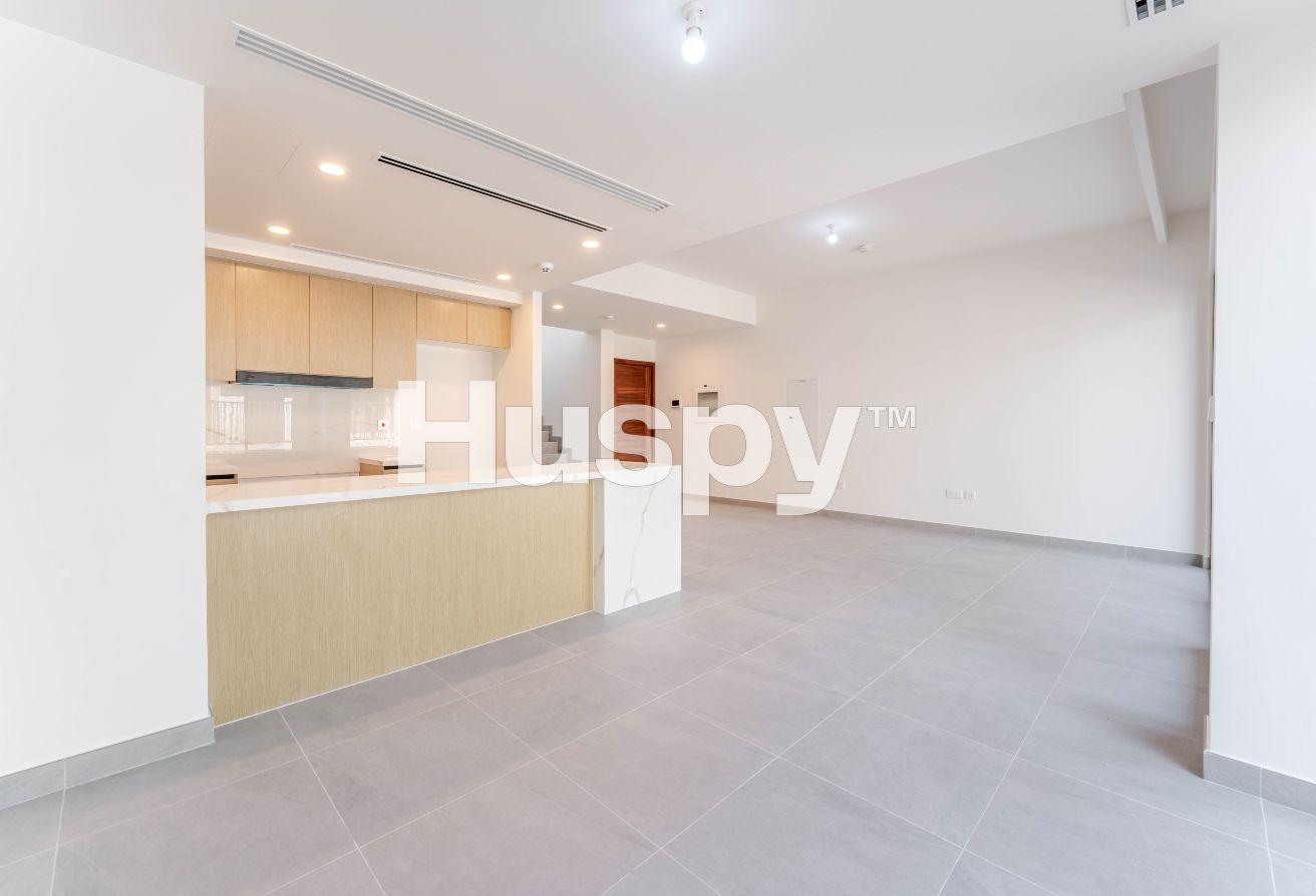 Vacant | Single Row | Close to Amenities