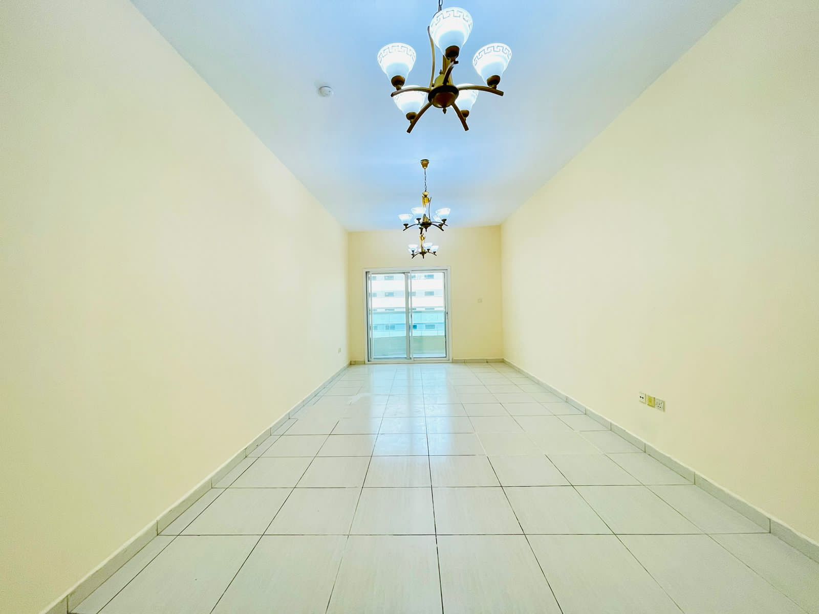 Luxury 2bhk with 3 washroom 1master bedroom parking free rent 50k 6cheque payment Near by Sahara mall only for family