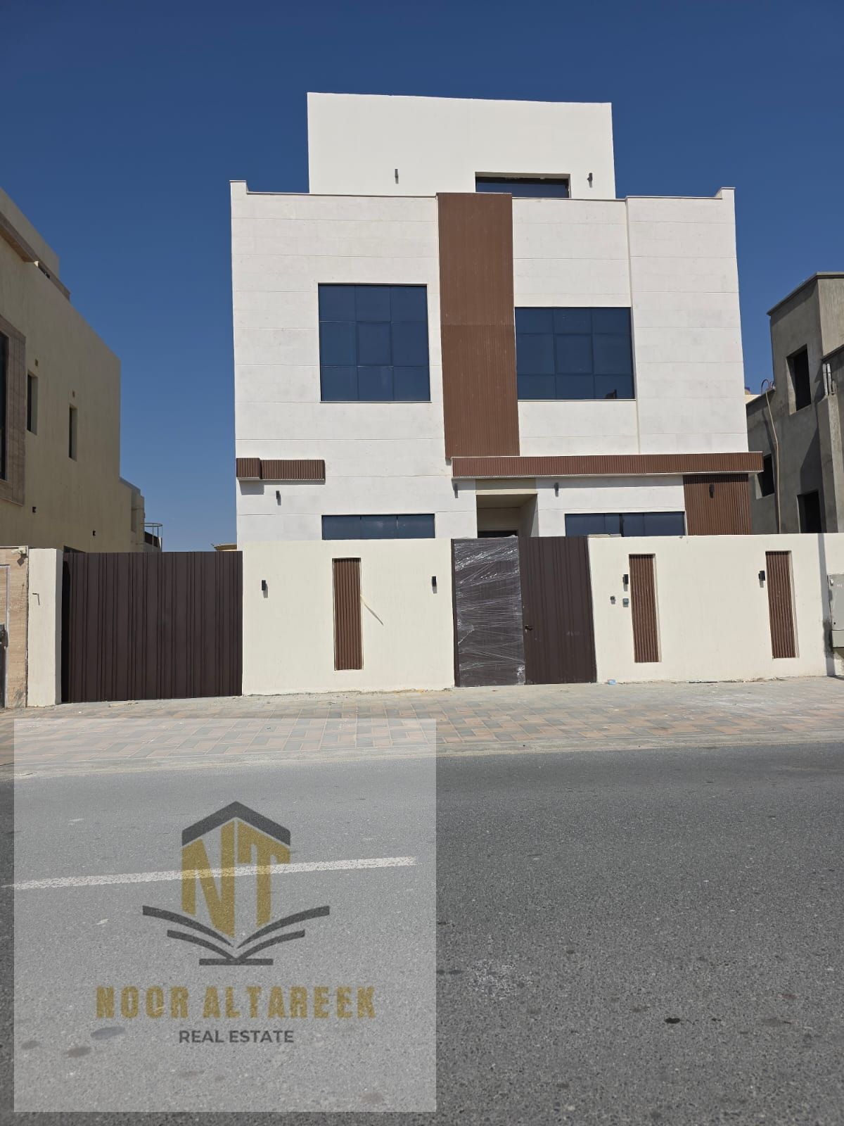 For sale: A brand new villa in Al Hooshi area, Sharjah. It features 4 master bedrooms, a family room, and a large separate majlis. Freehold ownership