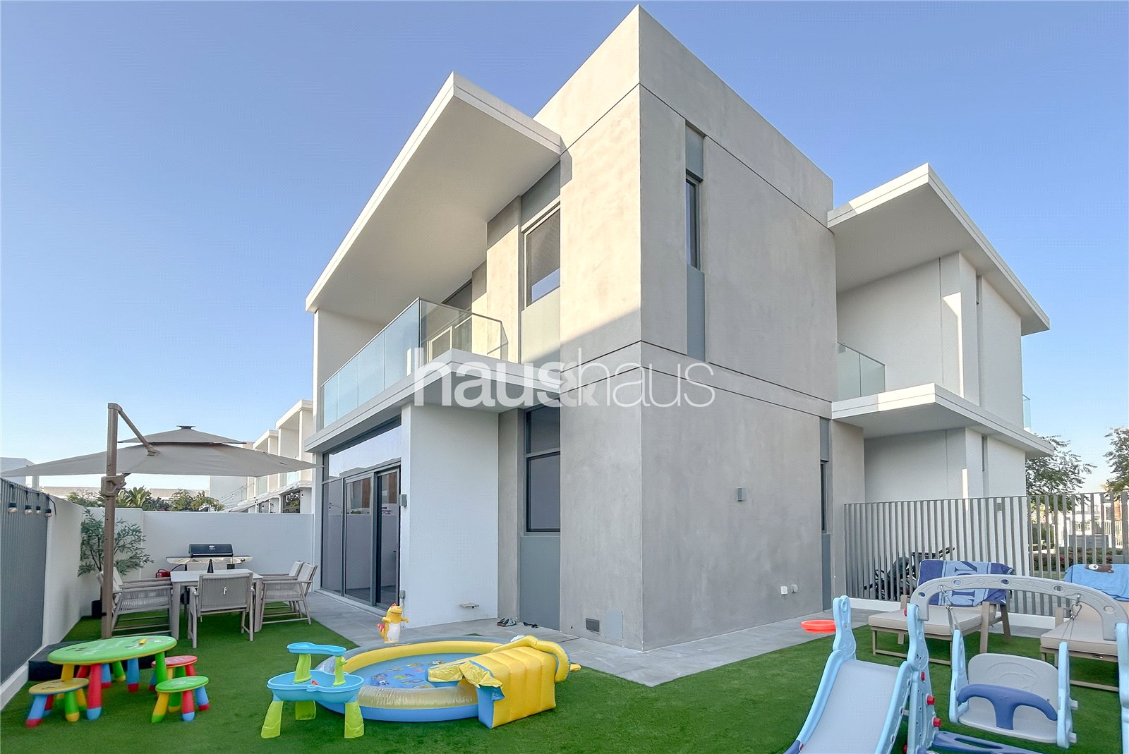 Modern | Corner Villa | Natural Light | Spacious