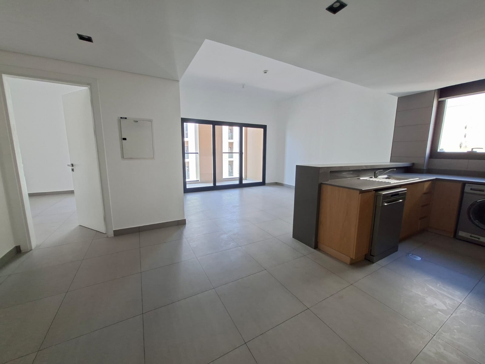 Luxurious 1bhk available for rent in al mamsha sharjah