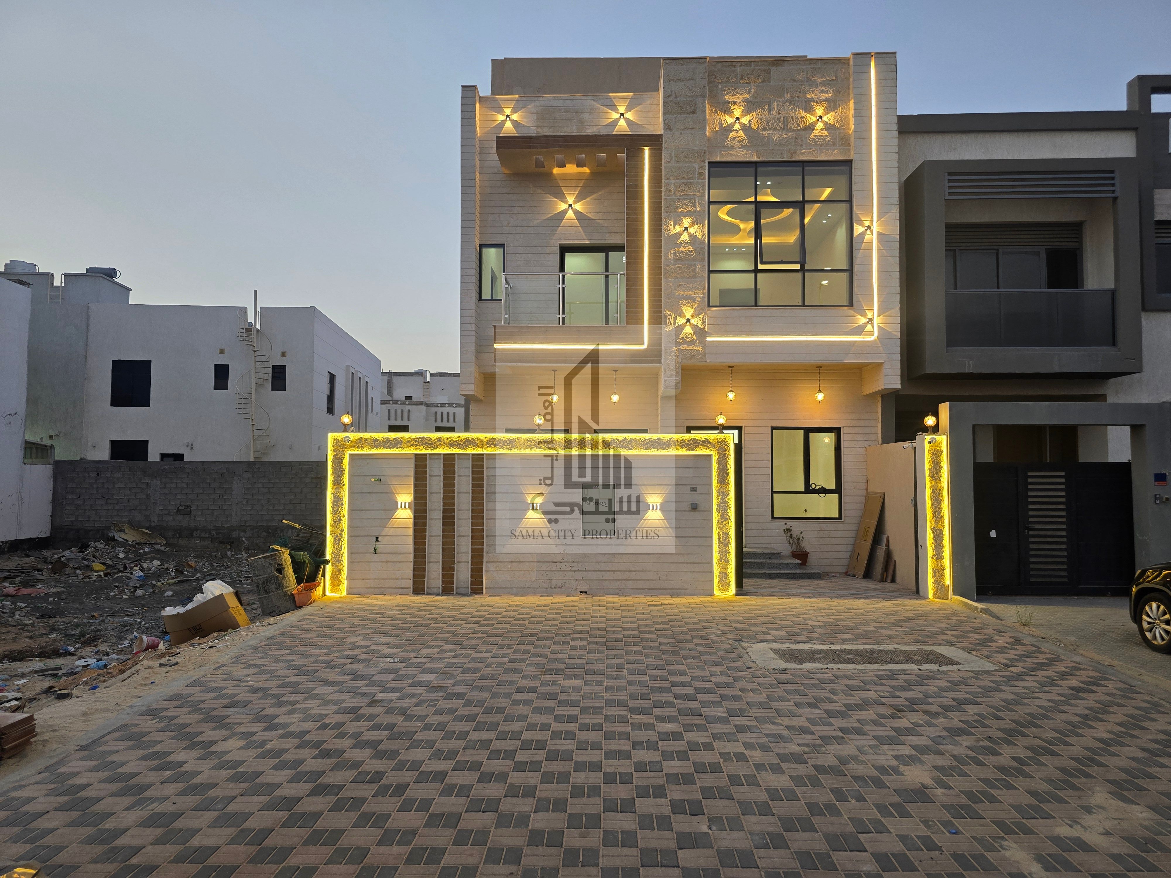 Strategic location 6 rooms with Roof