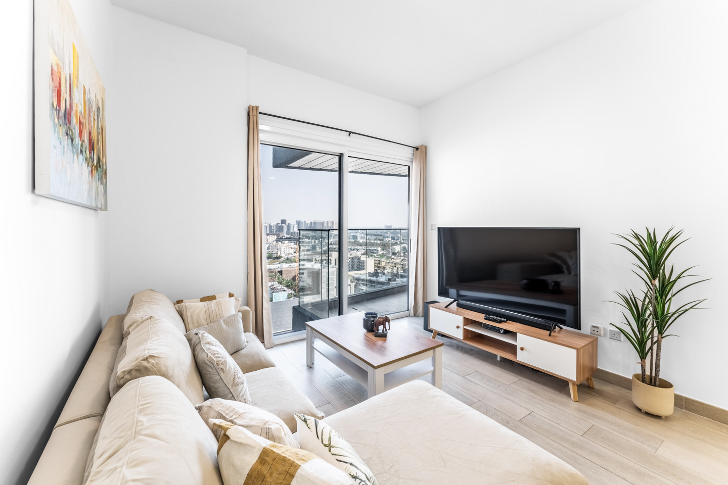 Modern Family Apartment | Balcony | Bills Included