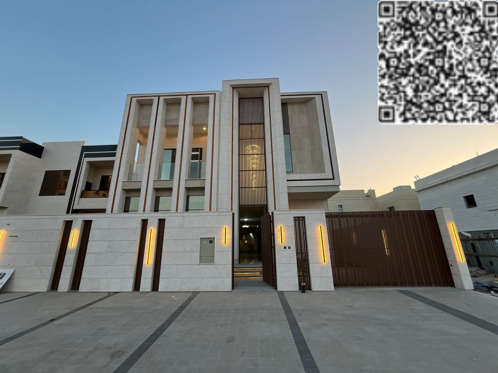n unmissable opportunity to own a luxurious villa with a modern design and exceptional high-end finishes, combining spacious living areas and a prime
