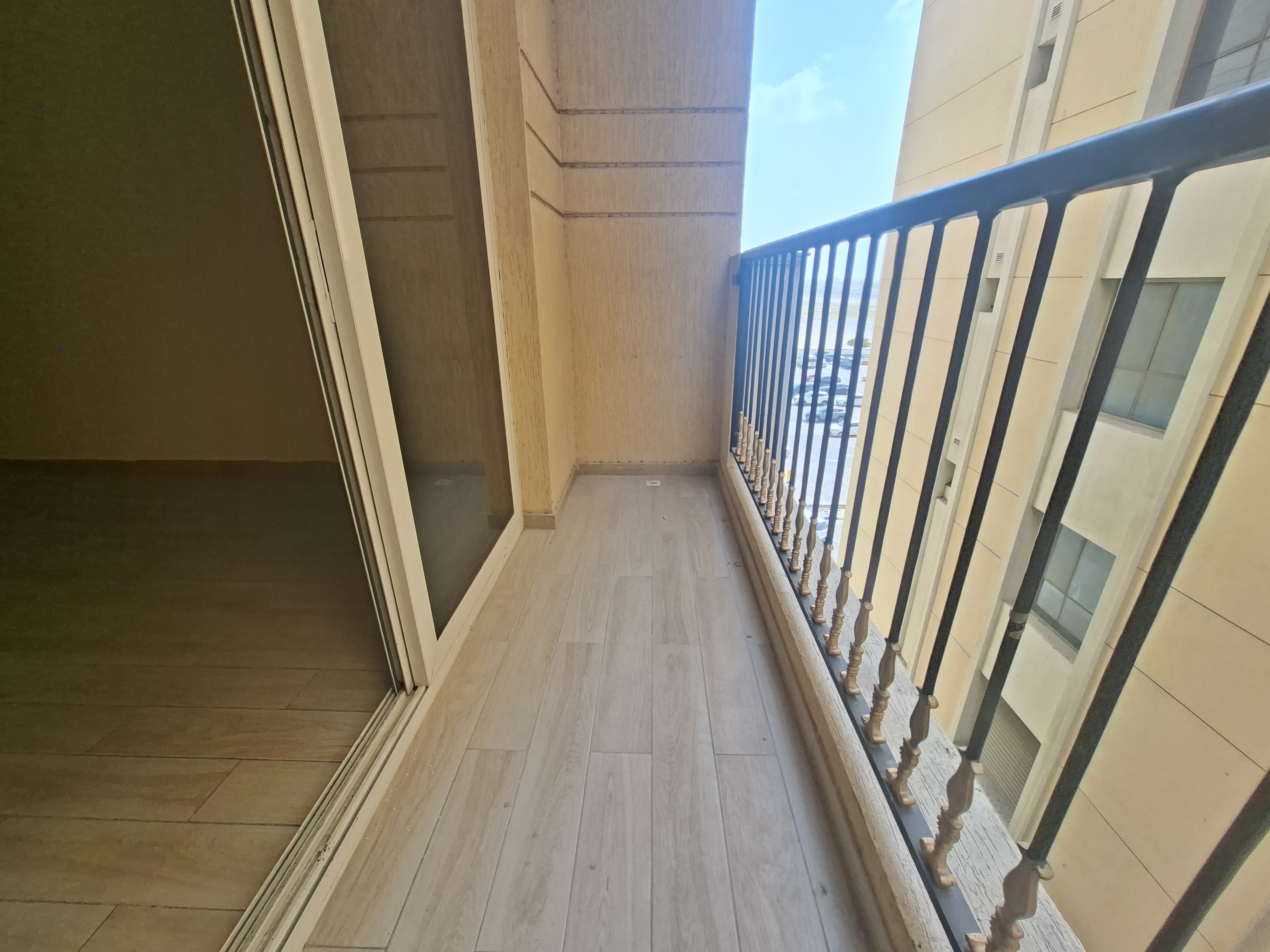 Very big luxury 1. bhk APARTMENT with balcony with parking