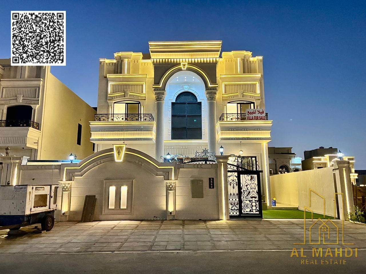 Corner villa on two streets at an excellent, negotiable price. It features a large courtyard and freehold ownership for life, available to all nation