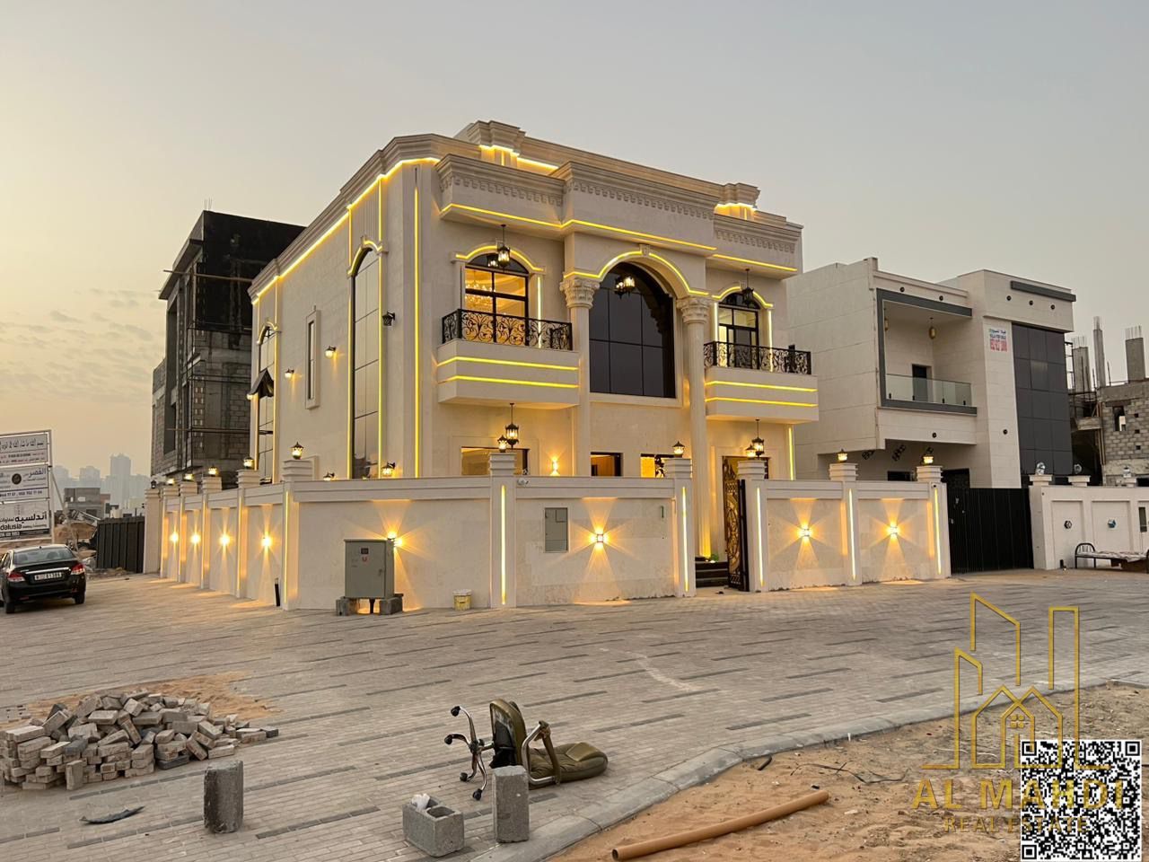 Corner villa on two streets, excellent and negotiable price including registration fees. Features a large courtyard, freehold ownership for life to al