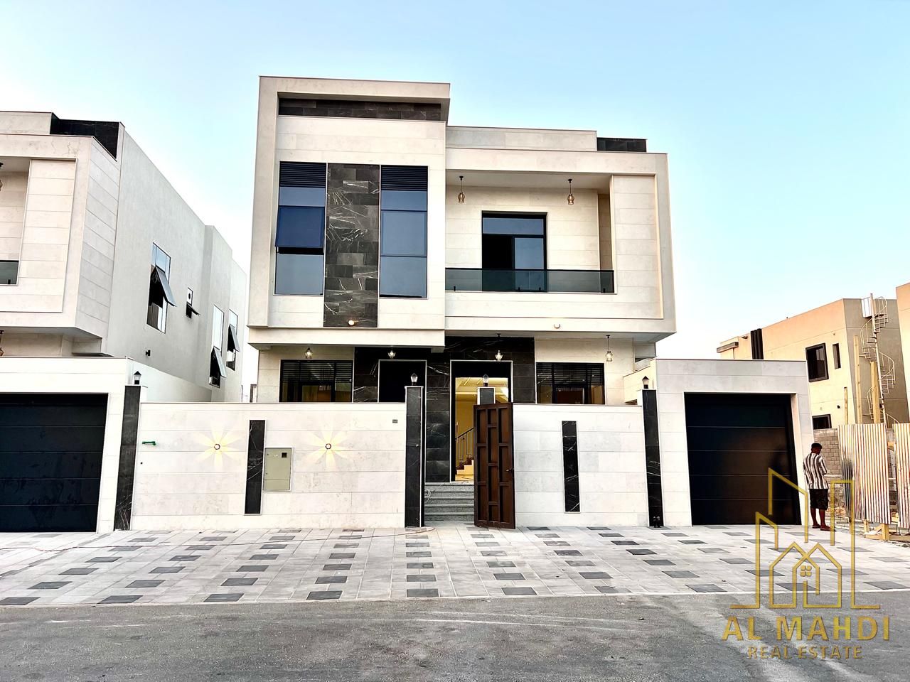 Luxury 5-bedroom villa, fully air-conditioned, freehold and inheritable, close to all services, in a prime location for family living.