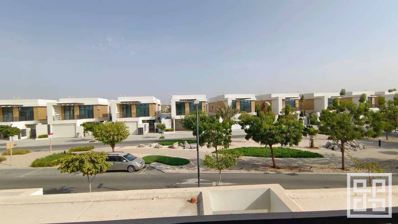 3-Bedroom Villa | Second Lane | Partial Beach View | Mina Al Arab