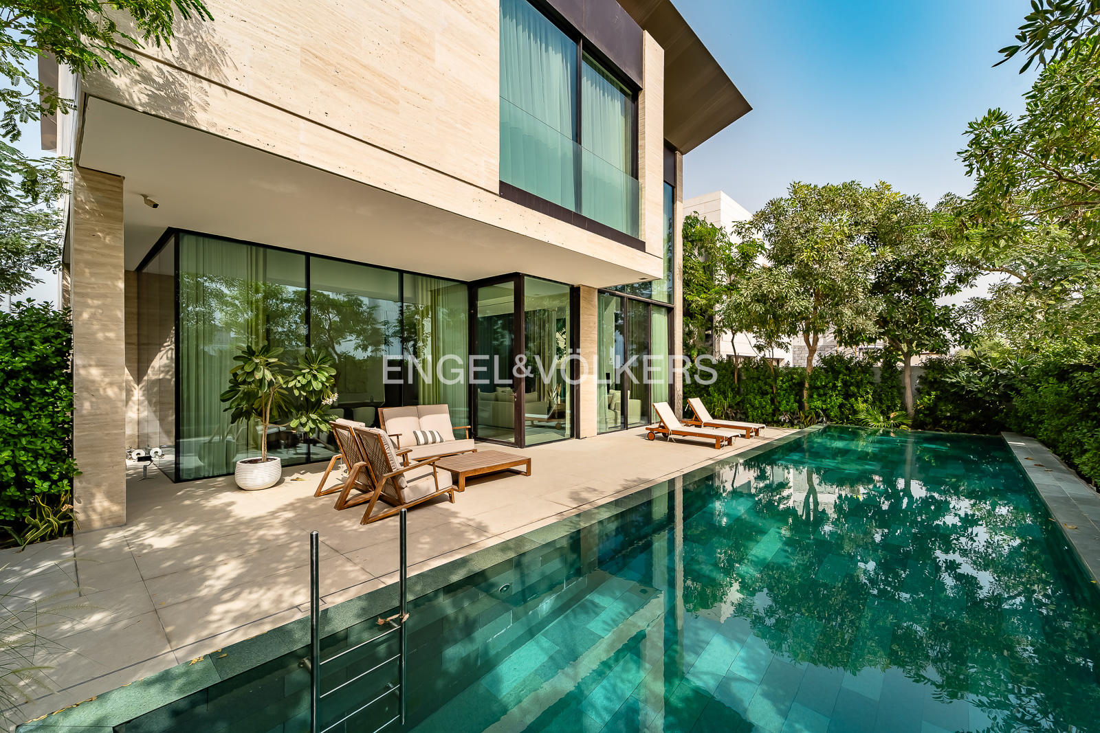 Turnkey Home | Modern Layout | Luxurious