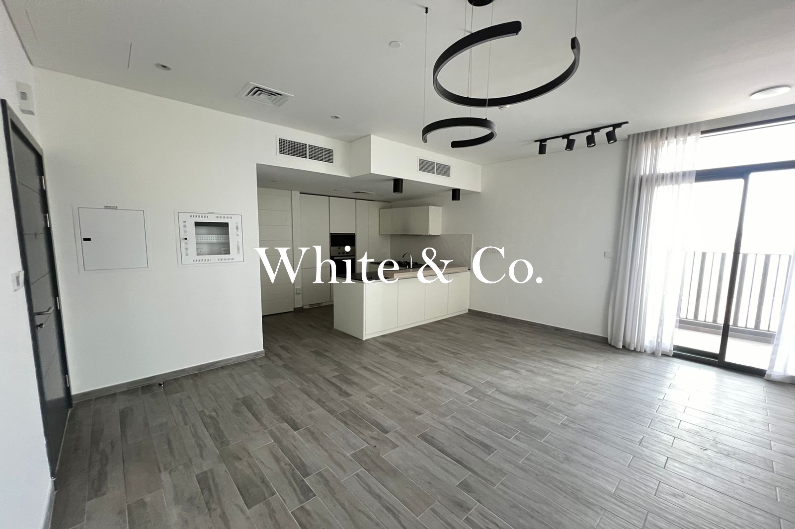 VACANT NOW | MODERN | APPLIANCES