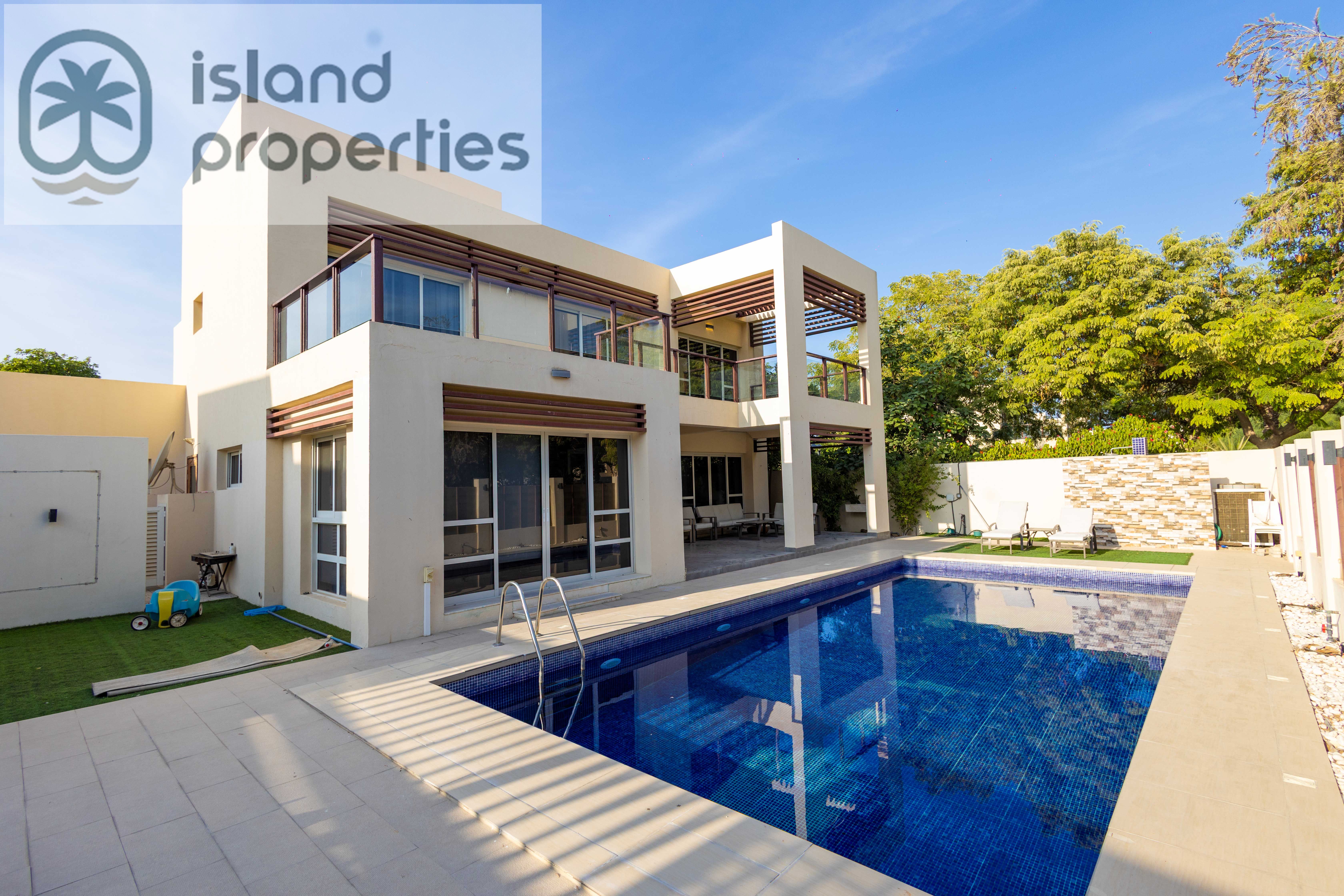 Elegant 5-Bedroom I Private Pool & Dual Parking