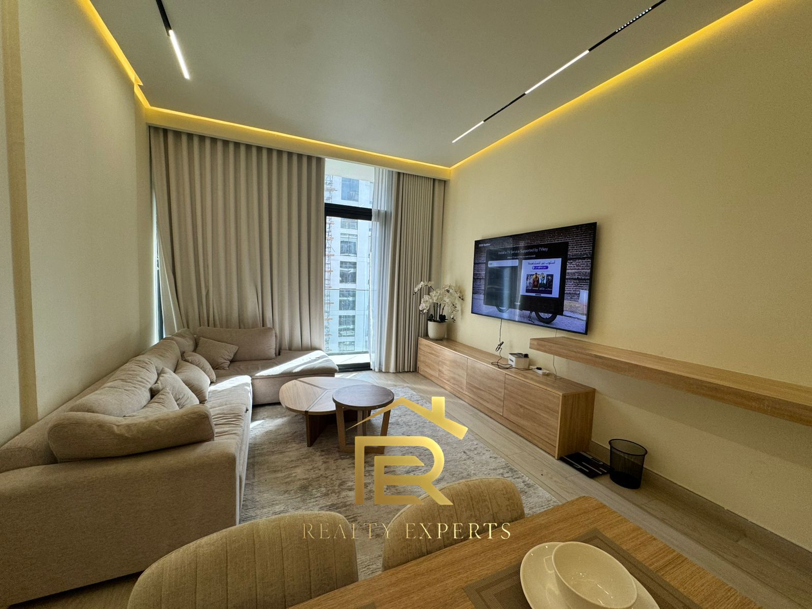 LUXURY 1BHK FULLY FURNISHED BIGGEST SIZE VACANT
