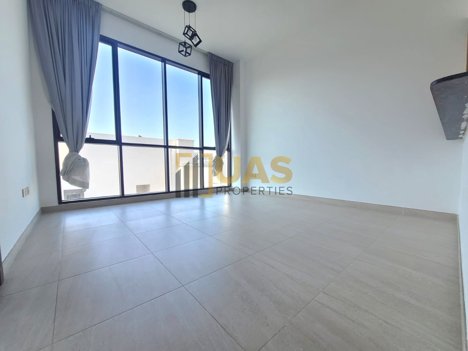 Lavish 1bhk with kitchen appliances with parking free just 5 minutes walk to Metro