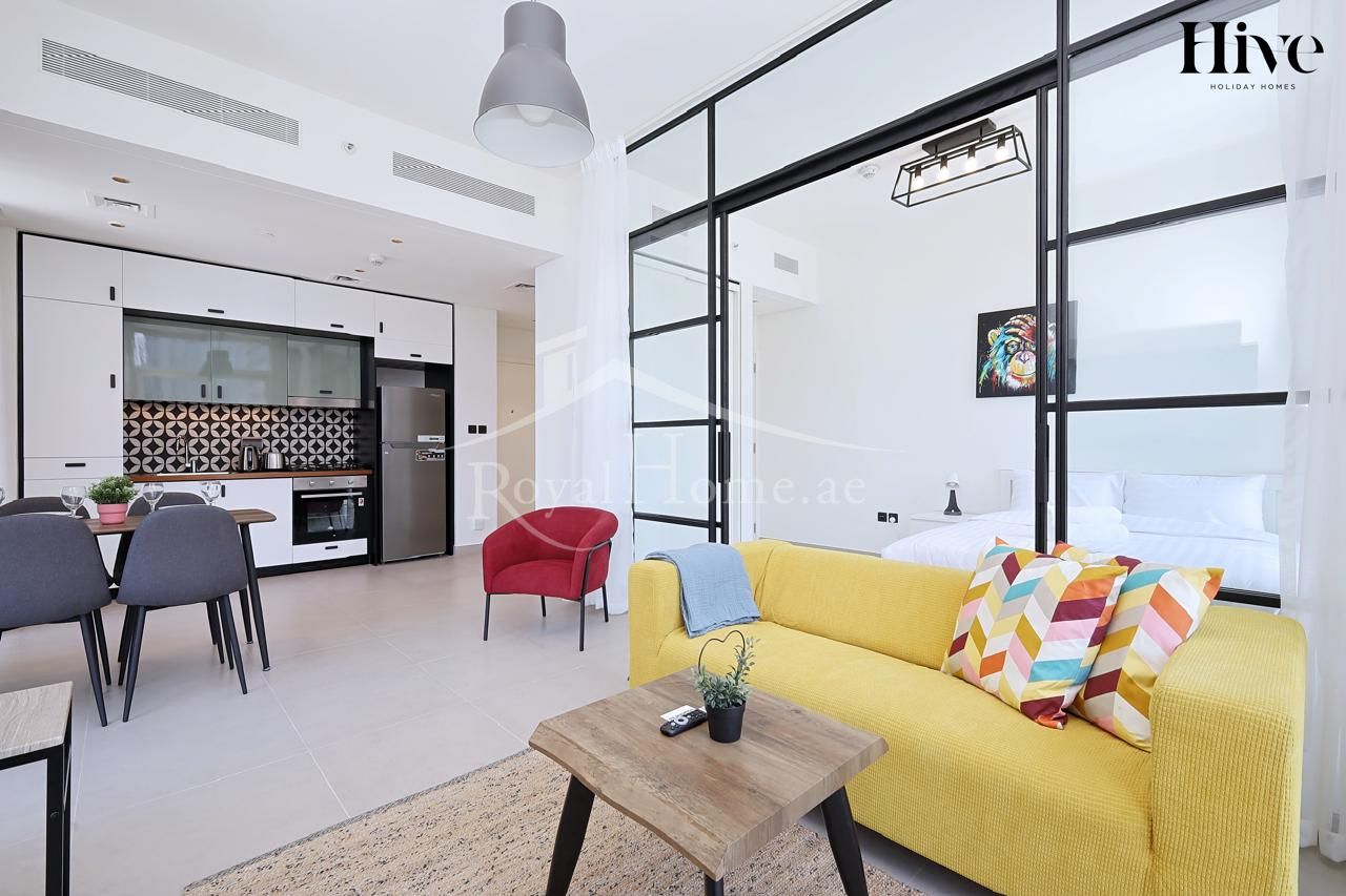Corner 2BR Apartment | Pool View | Free chiller