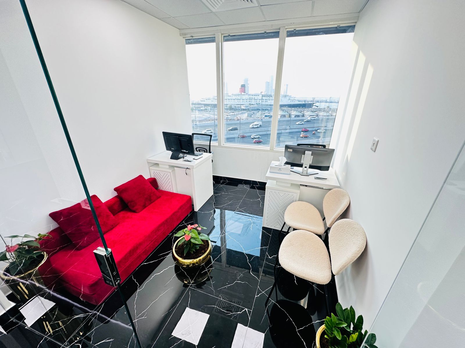 Brand new office with Bank account assistance |Free Amenities