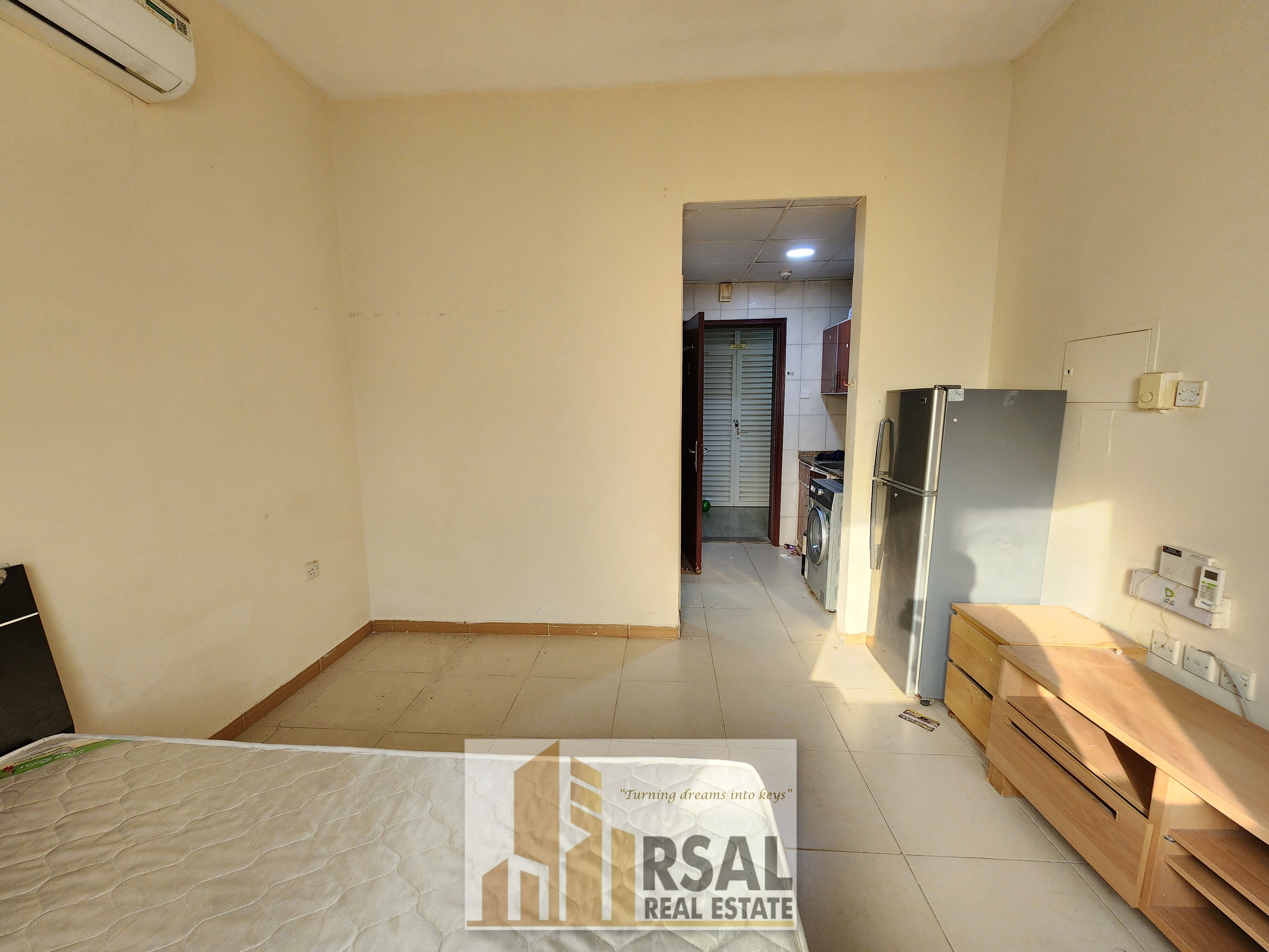CLOSE TO OLD MUWAILEH PARK FAMILY STUDIO READY TO MOVE