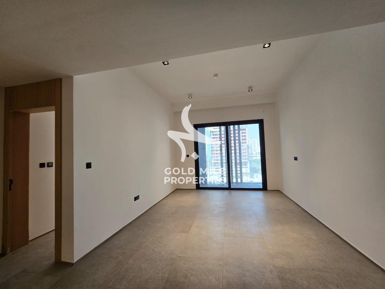 MODERN 1 BHK - SPACIOUS BIG LAYOUT - FAMILY BUIILDING