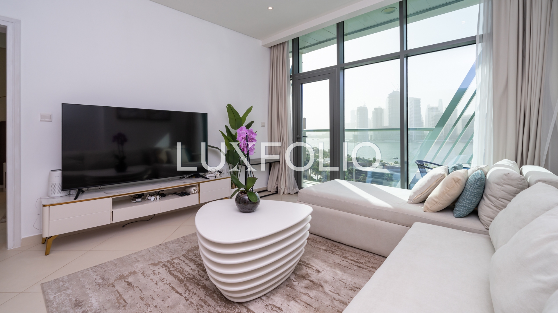 Sea View | Upgraded | Vacant
