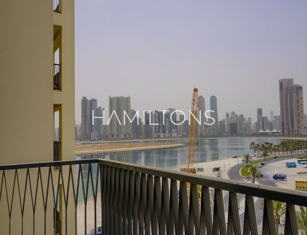 Beachfront Unit | Stunning Sea Views | Vacant | Resale