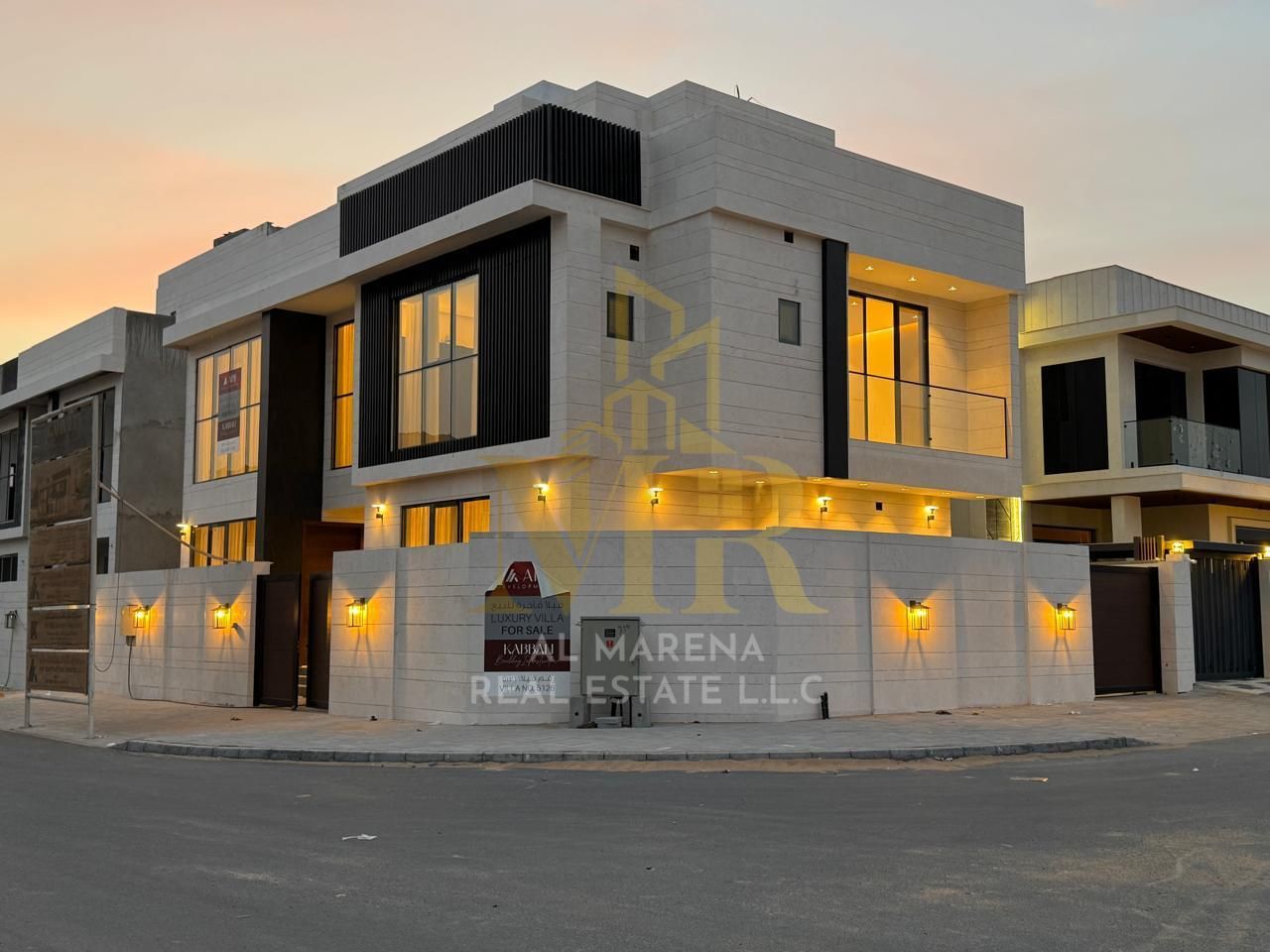 Corner villa for sale in Al Rawda 1, first occupancy, 5 master bedrooms, majlis, 2 living rooms, maid's room, electricity, water, and air conditioning