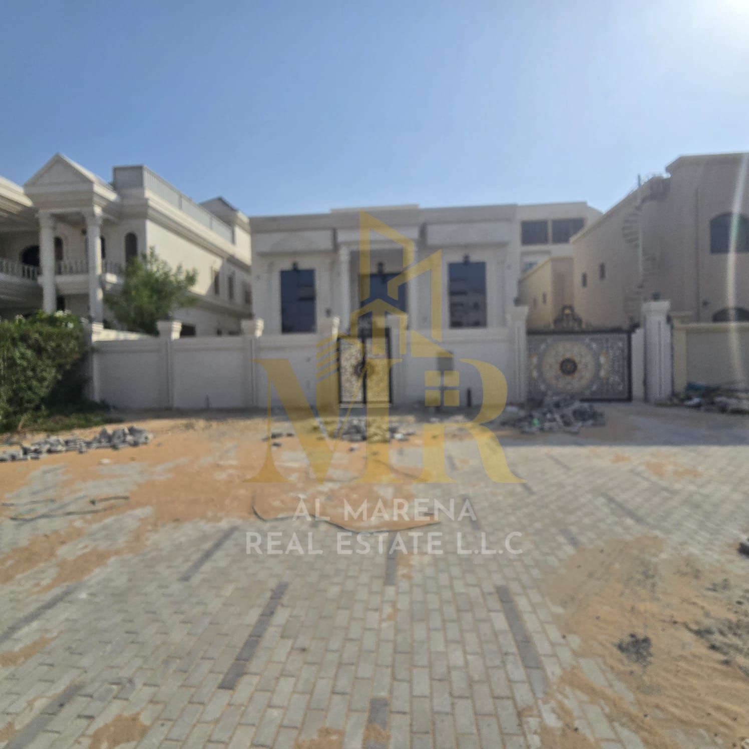 Seize this exceptional opportunity to own a luxurious villa with an elegant architectural design and an attractive price, including air conditioning,