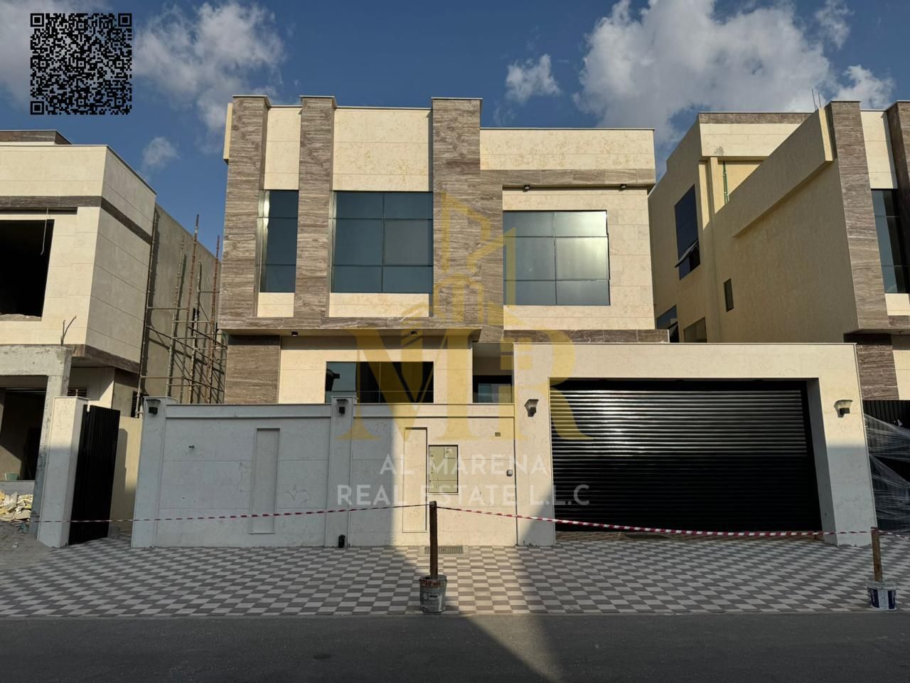 A villa with a price including registration and ownership fees on the main street, ready to move in, in the most prestigious areas of Ajman. Freehold