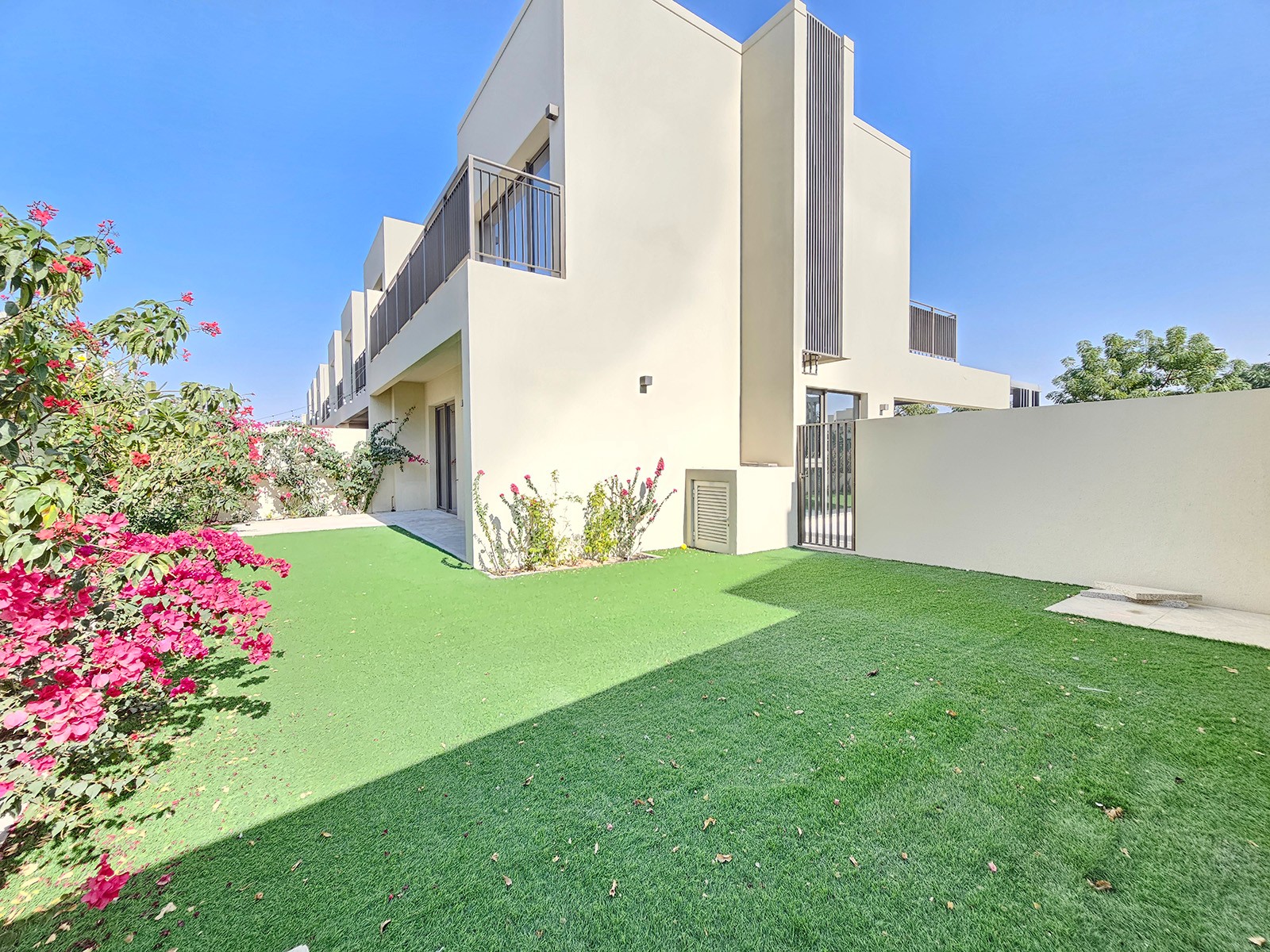 Vastu | Corner Unit | Great Value | Large Plot