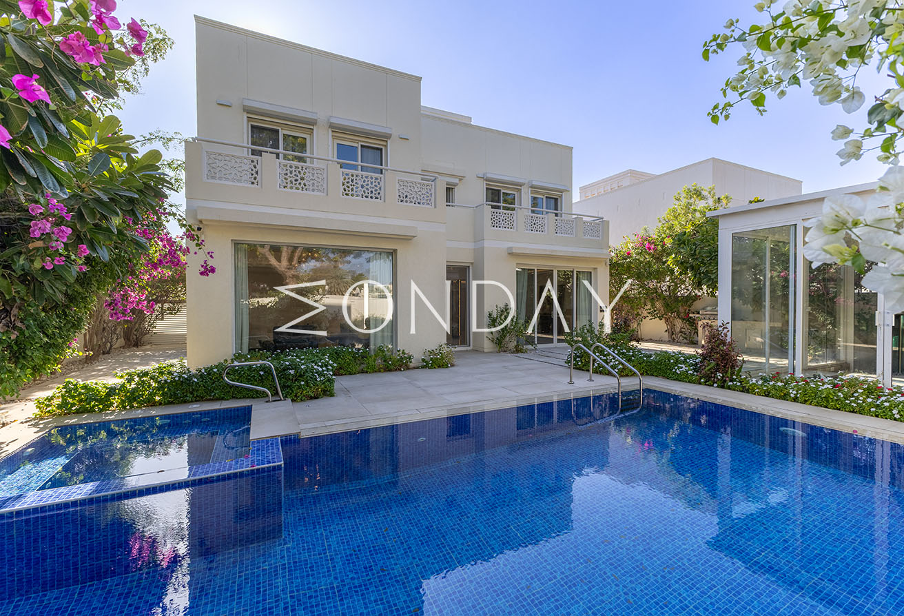 Upgraded | Pool & Park Backing | Vacant | Freehold