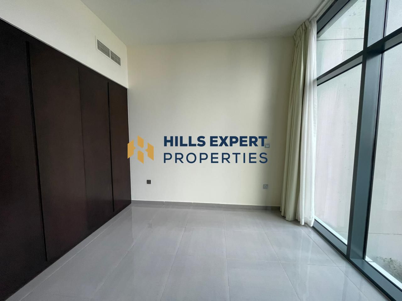 UNFURNISHED ONE BEDROOM APARTMENT AVAILABLE FOR RENT