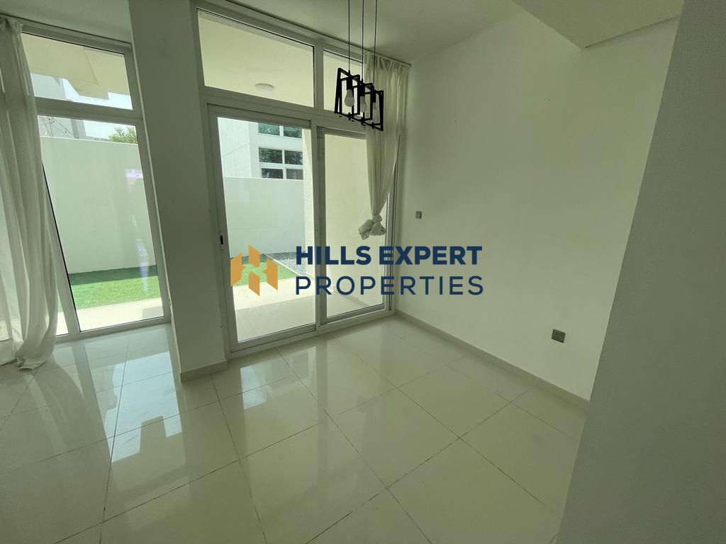 UNFURNISHED 3 BEDRROM TOWNHOUSE AVAILABLE FOR RENT
