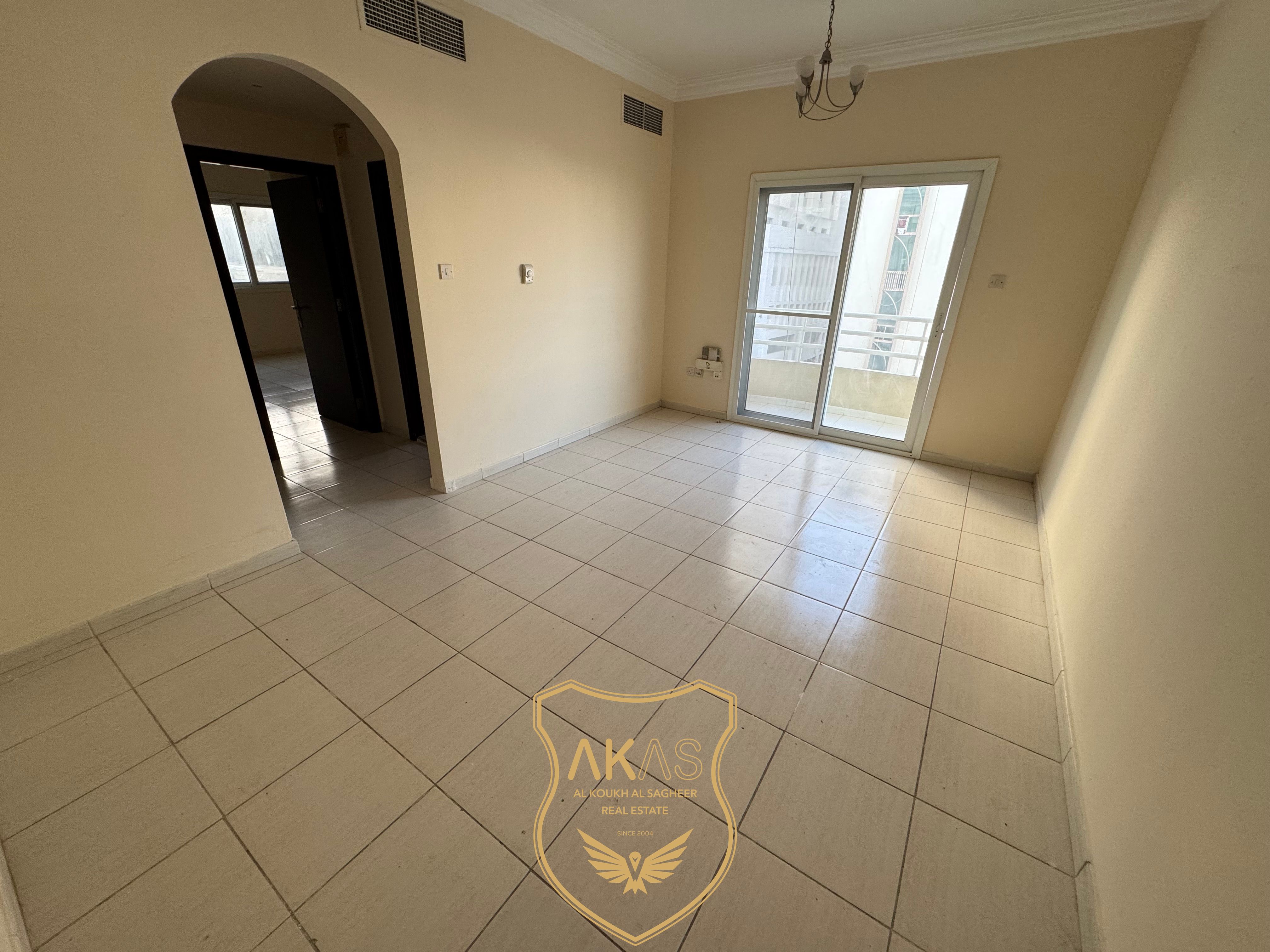 Well-Maintained 1BHK in Mahatta | Guest Washroom | Spacious Layout