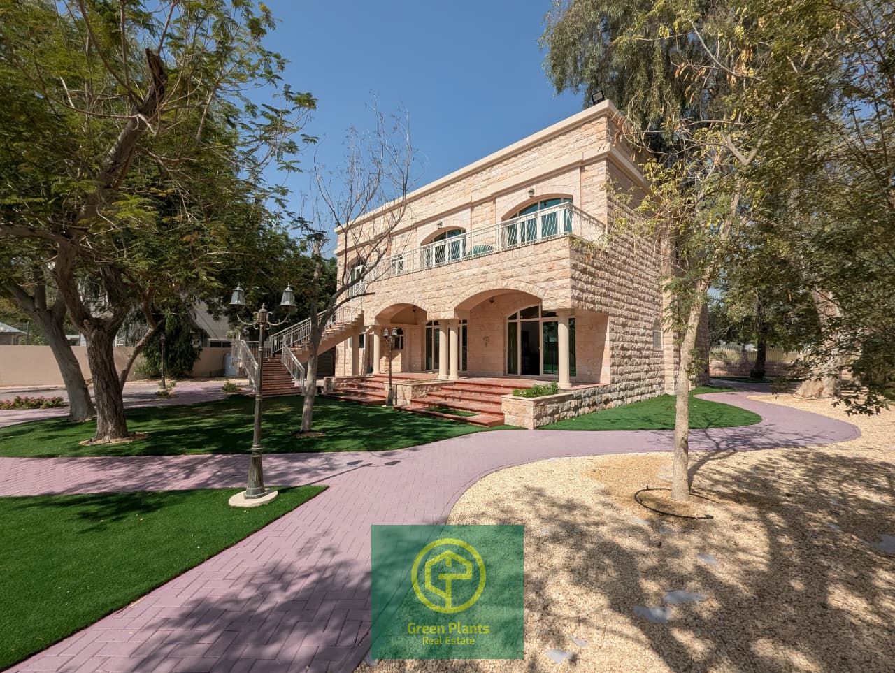 Al Mizhar 6 Bedroom Villa with private swimming pool and courtyard