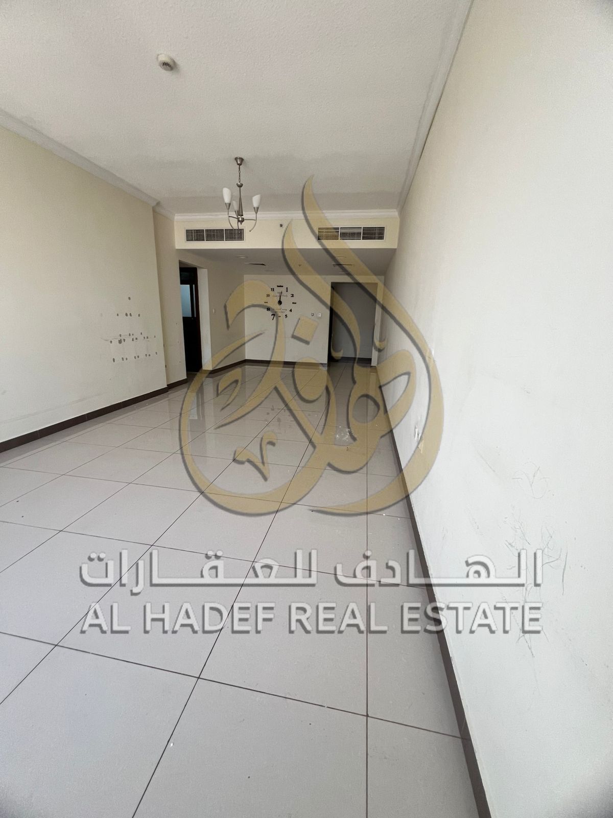 Spacious apartment with excellent finishing, located in a lively area close to all services. Annual rent: AED 46,000. Includes valuable free services.